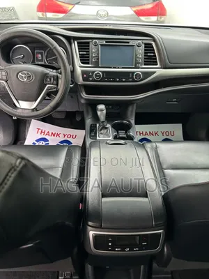 Toyota Highlander XLE 4x4 V6 (3.5L 6cyl 8A) 2017 White