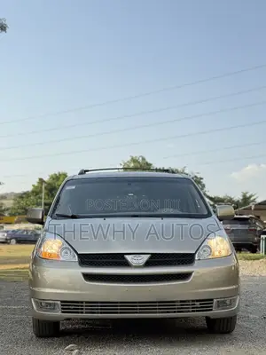 Toyota Sienna XLE 2005 Gold