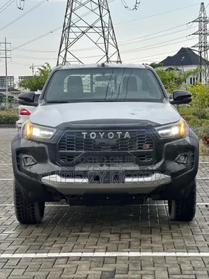 New Toyota Hilux 2025 Black