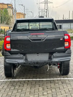 New Toyota Hilux 2025 Black