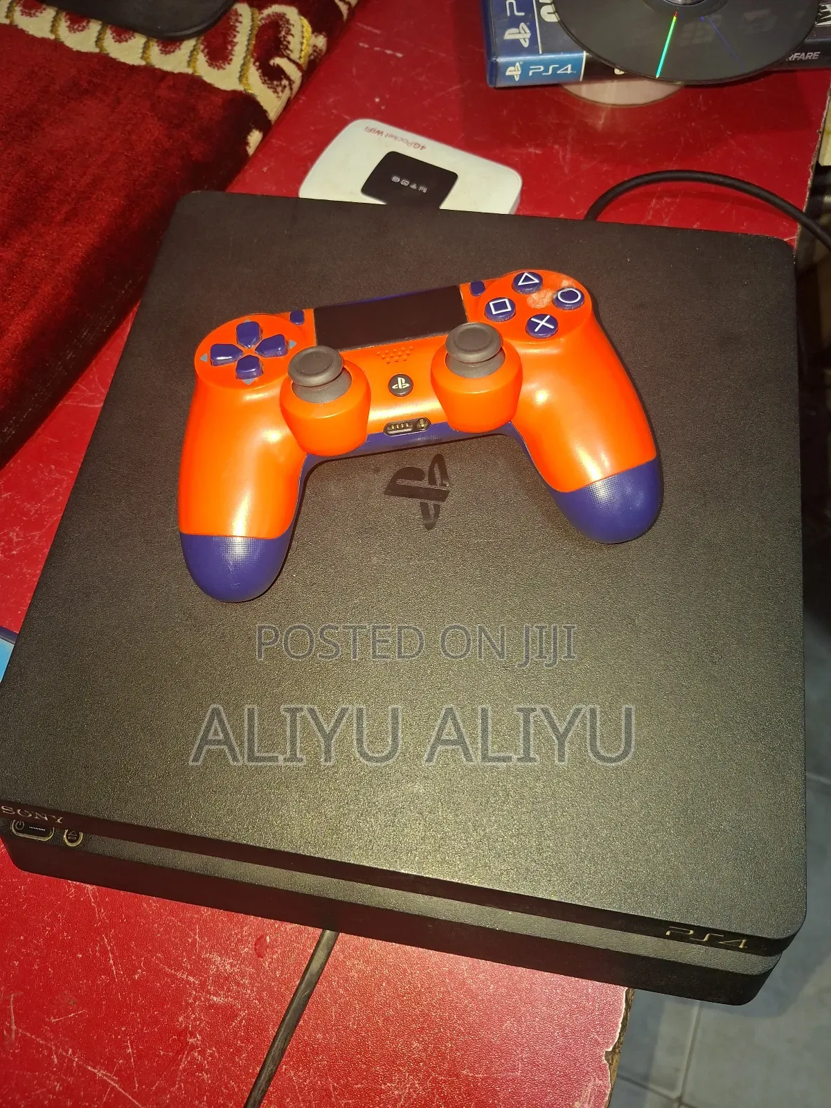 Playstation 4 Slim.