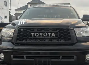 Toyota Tundra Platinum 4dr CrewMax 4WD SB (5.7L 8cyl 6A) 2014 Black