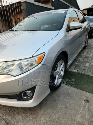 Toyota Camry SE 4dr Sedan (2.5L 4cyl 6A) 2013 Silver