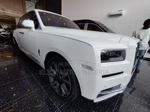 Rolls-Royce Cullinan Black Badge 2022 White
