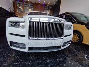 Rolls-Royce Cullinan Black Badge 2022 White