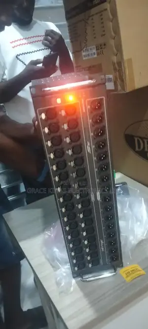Dl32 Digital Mixers Stage Box