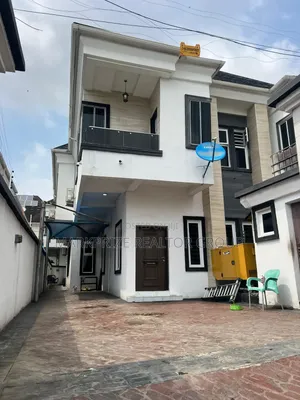 4bdrm Duplex in Chevron for sale