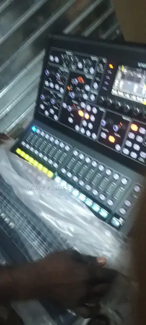M32r Digital Mixers