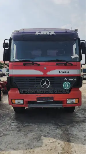 Super Clean Foreign Used Mercedes Benz Actros Tipper 10 Tires