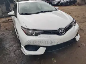 Toyota Corolla S w/Special Edition Pkg (1.8L 4cyl CVT) 2016 White
