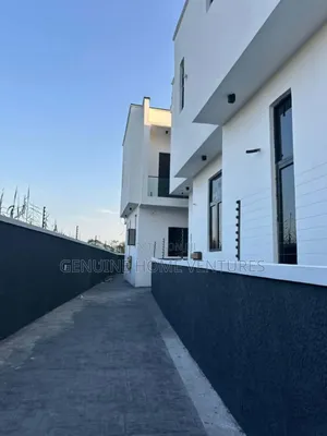 4bdrm Duplex in Orchid, Chevron for sale