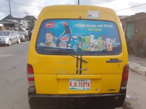 Suzuki Every 2000 Yellow