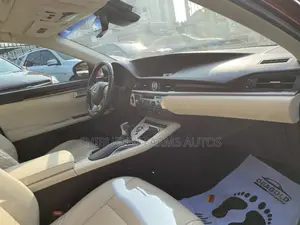 Lexus ES 350 FWD 2017 Red