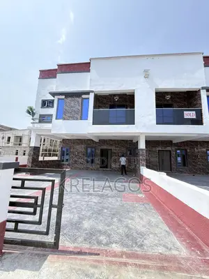 4bdrm Duplex in Orchid, Chevron for sale