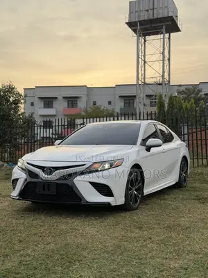 Toyota Camry 2018 White