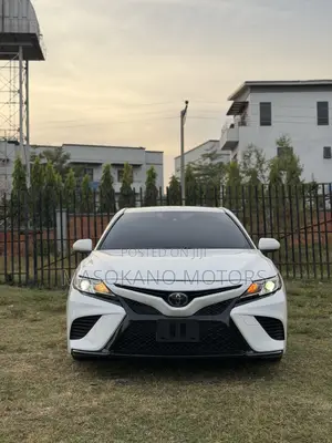 Toyota Camry 2018 White