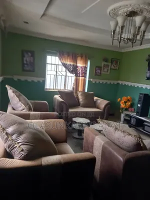 A Set of Sofa( Sitting Room Chairs)