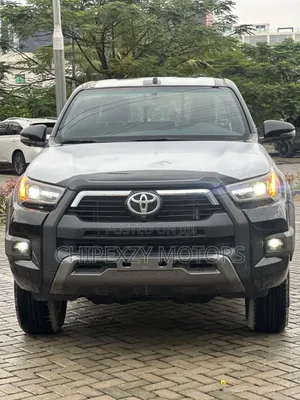 New Toyota Hilux 2025 Black