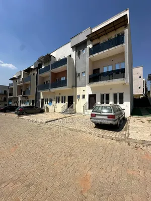 4bdrm Duplex in Jahi Gilmore for rent