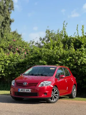 Toyota Auris 2010 Red