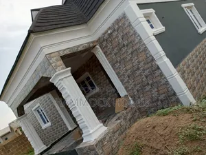 3bdrm Bungalow in Oloola Estate, Akala Express for sale