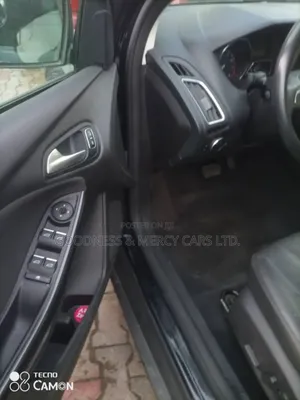 Ford Focus Titanium Sedan FWD (2.0L 4cyl 6A) 2016 Black