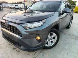 Toyota RAV4 XLE Premium 2022 Gray