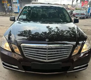 Mercedes-Benz E200 2012 Black