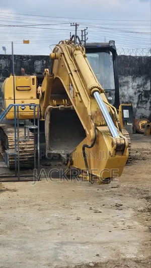 Clean Excavator Available for Lease in Porthercour