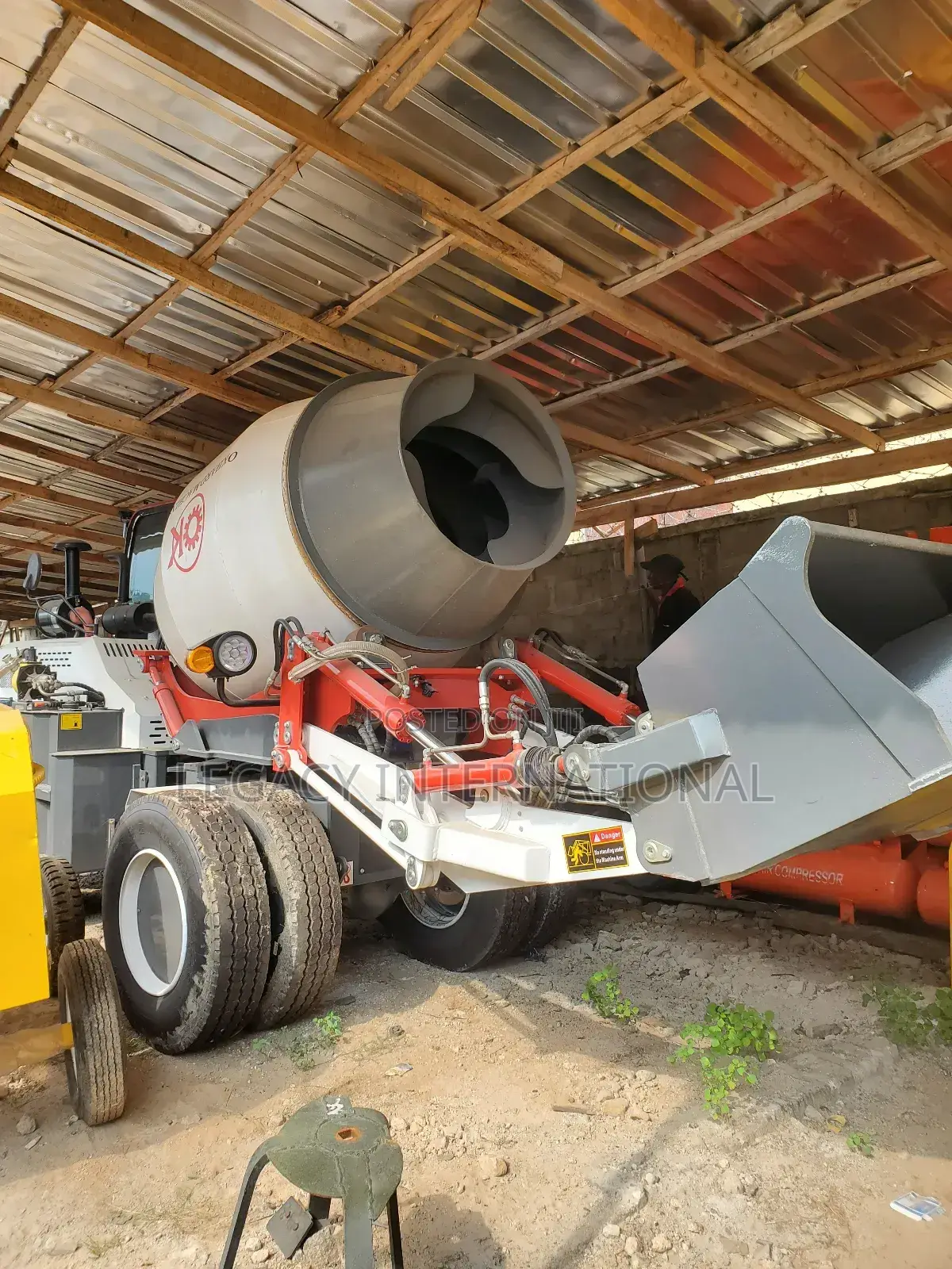 Mobile Self Loader Concrete Mixer 3.2cubic