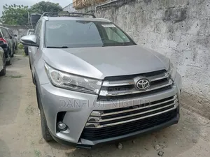 Toyota Highlander XLE V6 4x4 (3.5L 6cyl 6A) 2016 Silver