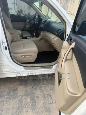 Toyota Highlander Limited 3.5l 4WD 2013 White