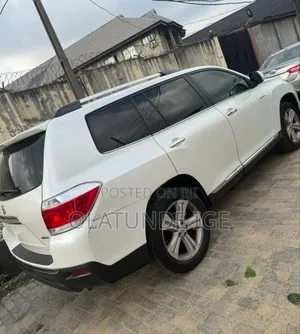 Toyota Highlander Limited 3.5l 4WD 2013 White