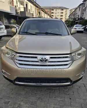 Toyota Highlander 2011 Gold