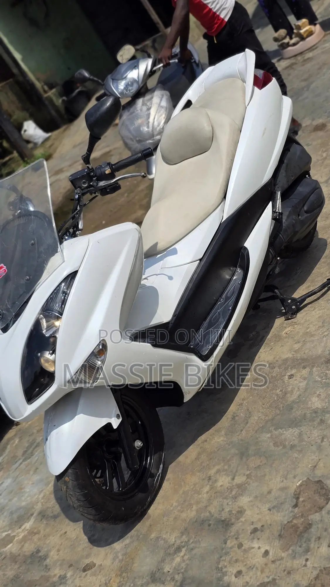 Yamaha Majesty 2018 White