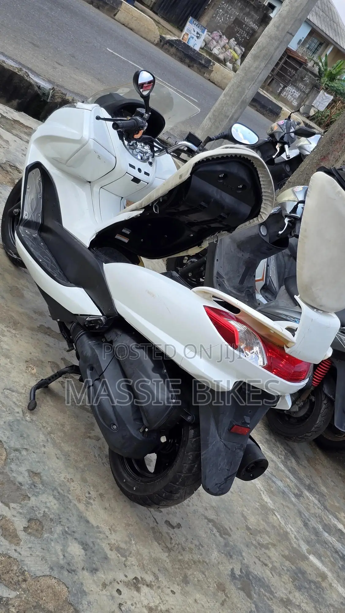 Yamaha Majesty 2018 White