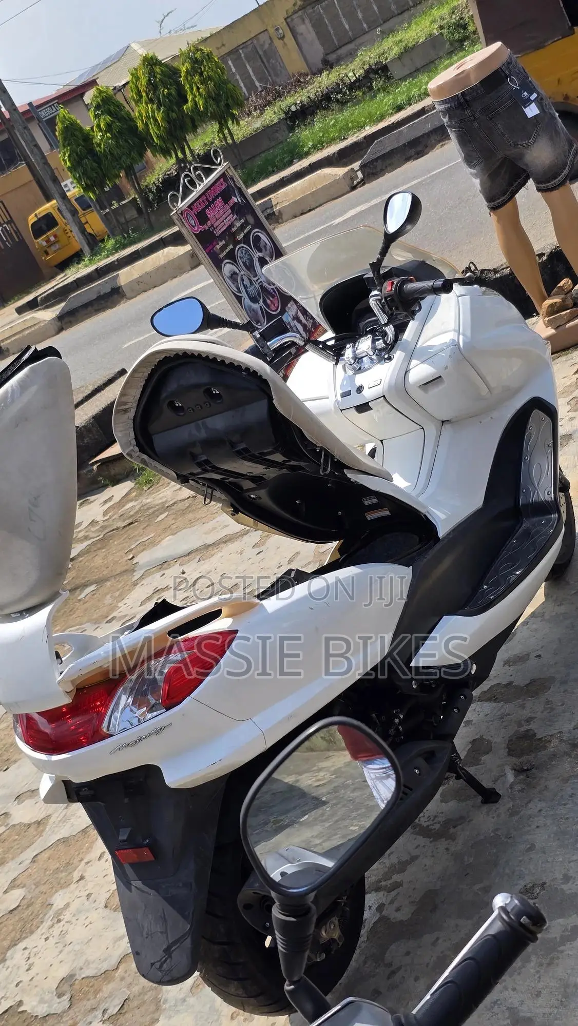 Yamaha Majesty 2018 White