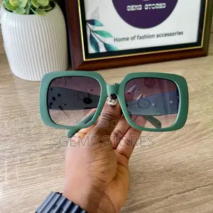 Chic Square Frame Sunglasses