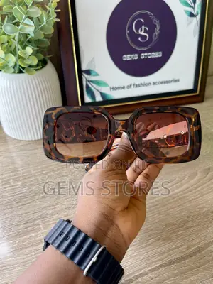 Chic Square Frame Sunglasses