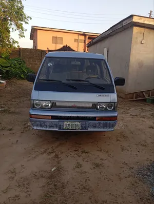 Mitsubishi L300 2002 Blue