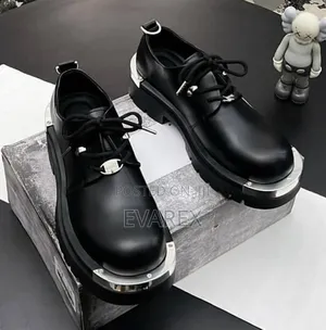 High Quality Black Shoe With Metal Design