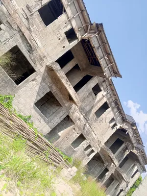 2bdrm Block of Flats in Warri for sale
