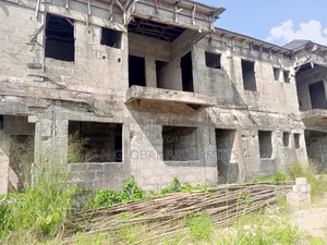 2bdrm Block of Flats in Warri for sale