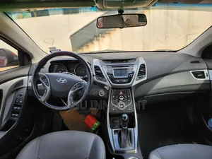 Hyundai Elantra Limited Sedan FWD (1.8L 4cyl 6A) 2016 Red