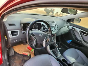 Hyundai Elantra Limited Sedan FWD (1.8L 4cyl 6A) 2016 Red