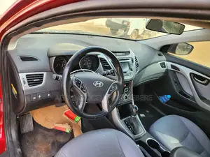 Hyundai Elantra Limited Sedan FWD (1.8L 4cyl 6A) 2016 Red