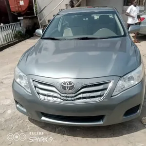 Toyota Camry LE 4dr Sedan (2.5L 4cyl 6AM) 2010 Green