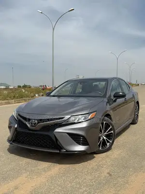Toyota Camry SE FWD (2.5L 4cyl 8AM) 2018 Gray