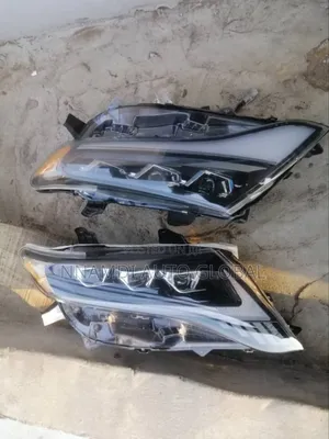 Headlamp Toyota Venza 2010 Model Upgrade Set