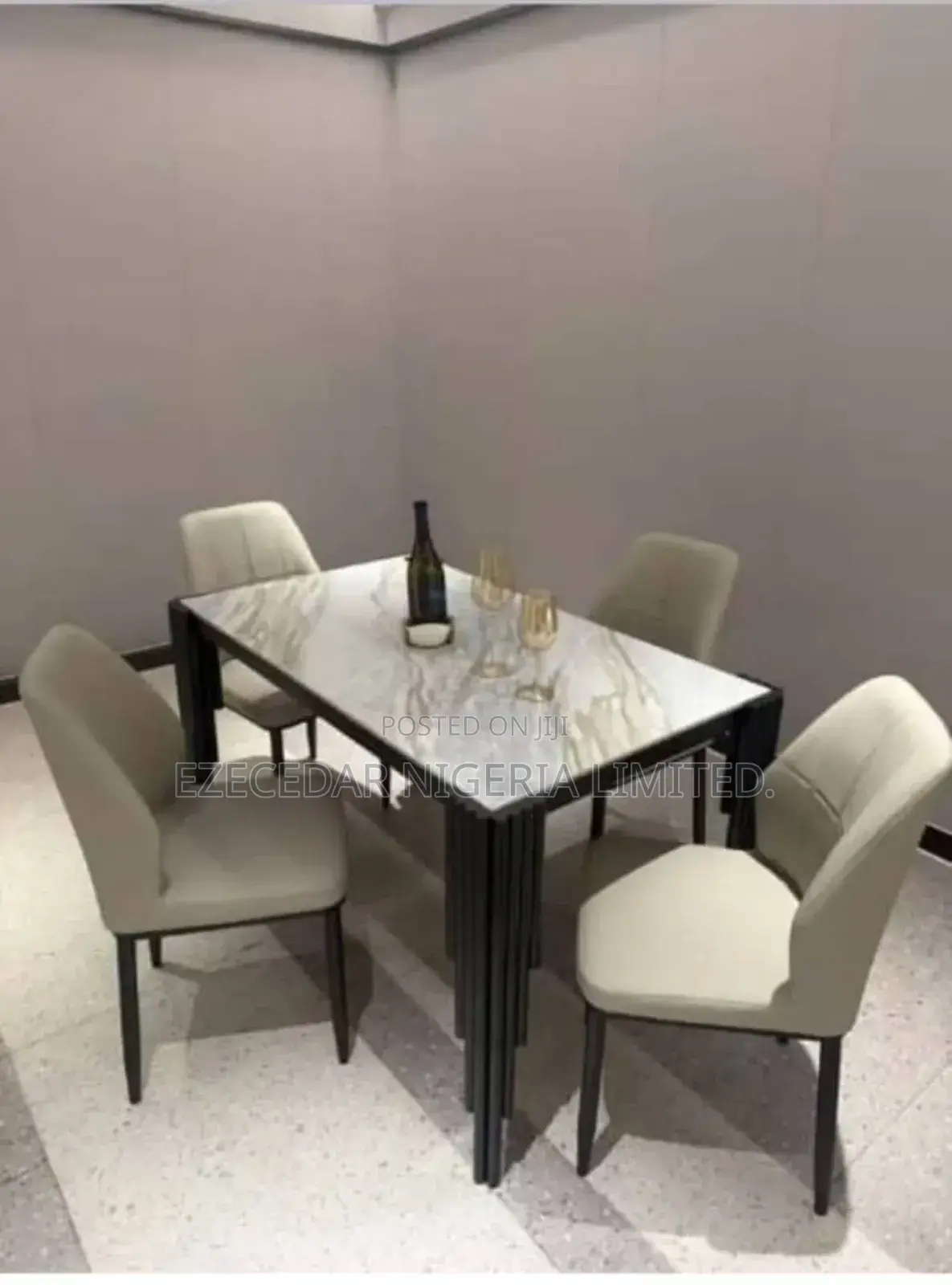 Dining Set by 4 Chairs 